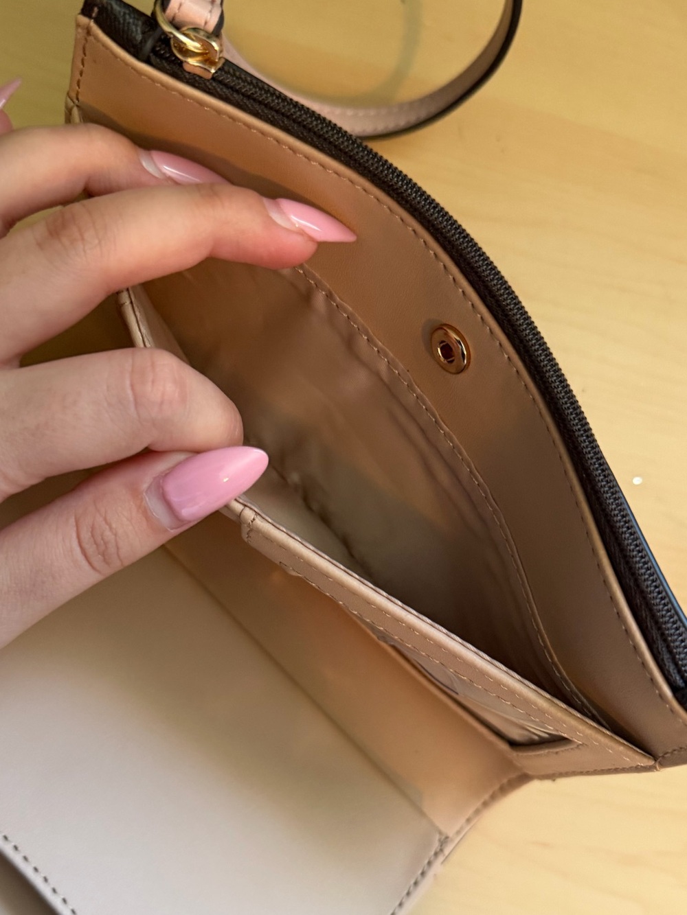 Guess Signature Brown and Pink Wallet Like New - Picture 9 of 13